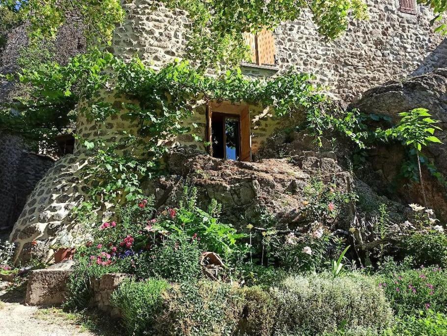 Gite Le Rocher Du Chateau De Retourtour Lamastre Buitenkant foto