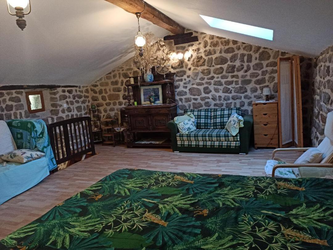 Gite Le Rocher Du Chateau De Retourtour Lamastre Buitenkant foto