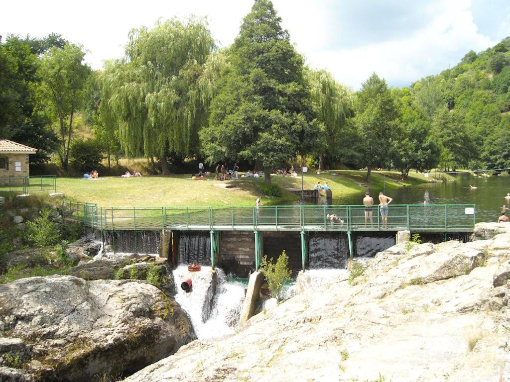 Gite Le Rocher Du Chateau De Retourtour Lamastre Buitenkant foto